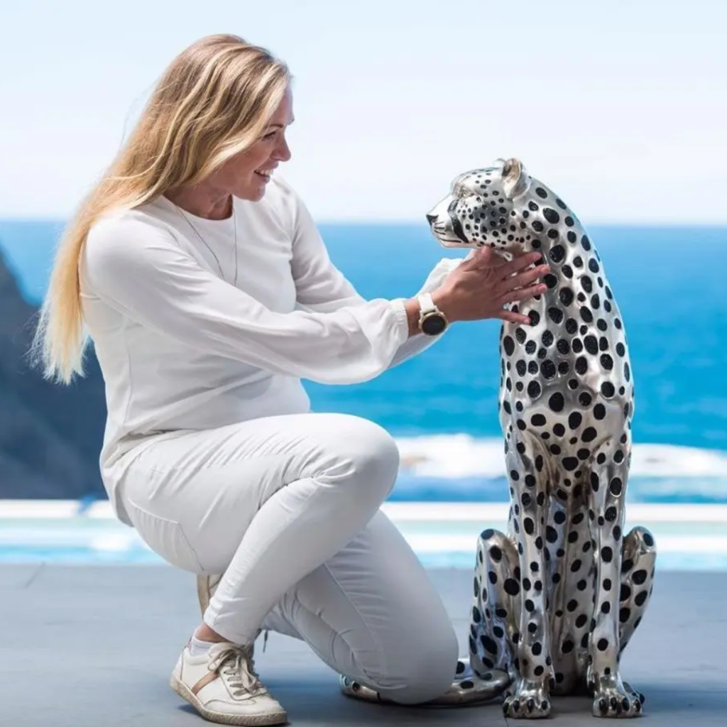Cheetah sculpture Silver