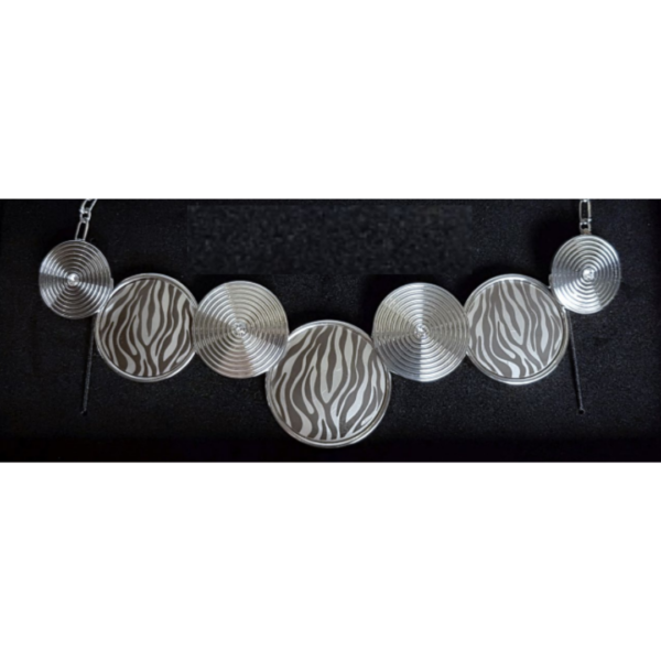 Necklace Engraved Zebra Pattern